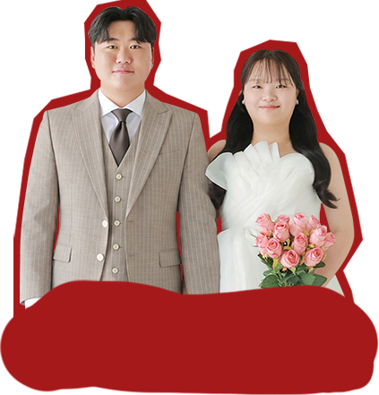 빨간 손그림 테두리 안에 나란히 선 진영과 혜주